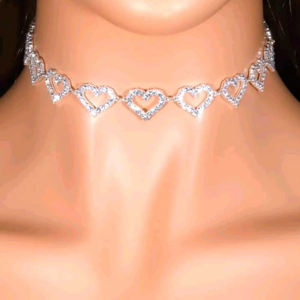 BEAUTIFUL SILVER  RHINESTONE HEART CHOKER NEW